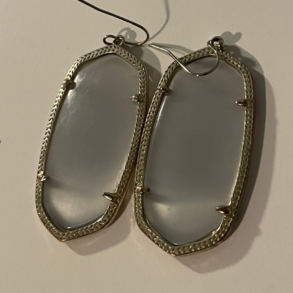 Kendra Scott Gray Illusion Danielle’s in Gold Hardware - Picture 2 of 3